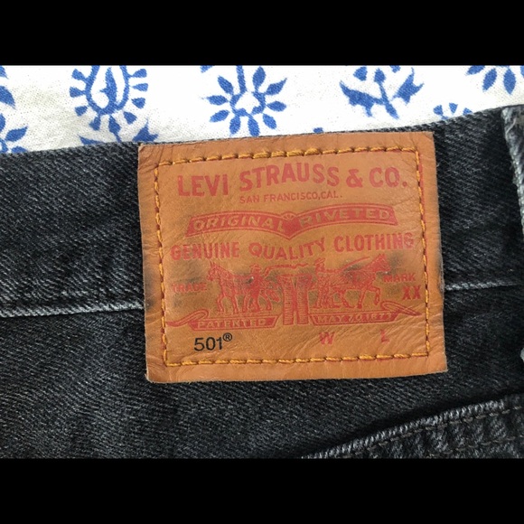 Black Levi’s 501 cut offs - Picture 4 of 5